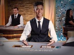 Meja Casino Hold'em pohon 169 dengan dealer langsung dan tampilan kartu HD